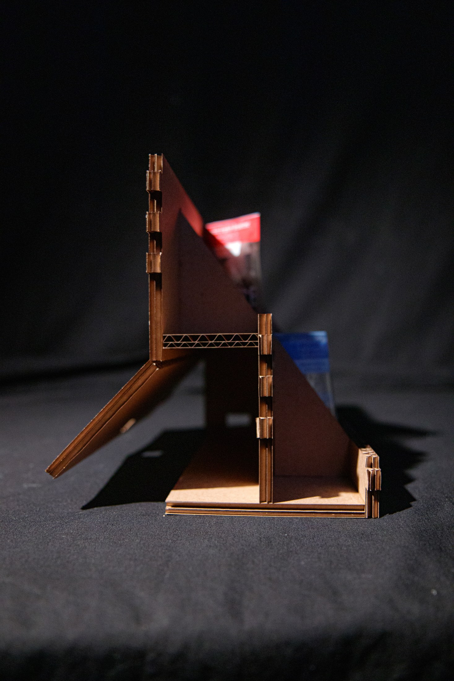 Profile view showing the folded structure and tea compartments